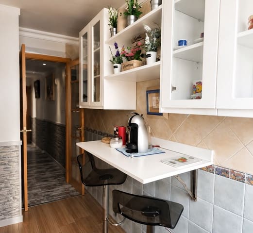 3 bedroom Flat for sale in Camino de Suarez, Málaga city - € 299,000 (Ref: 9920693)