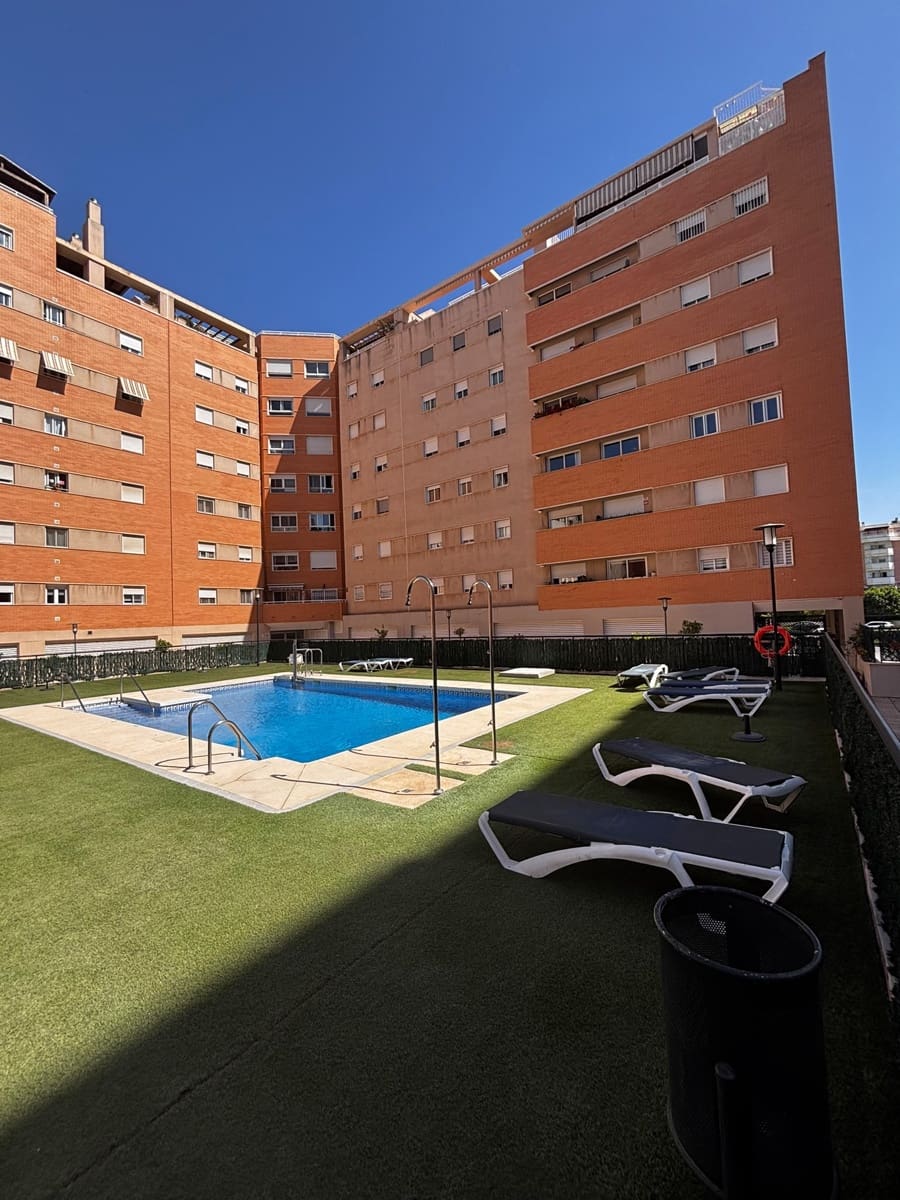 Piso de 3 habitaciones en Málaga ciudad en alquiler con piscina garaje - 1.950 € (Ref: 9925196)