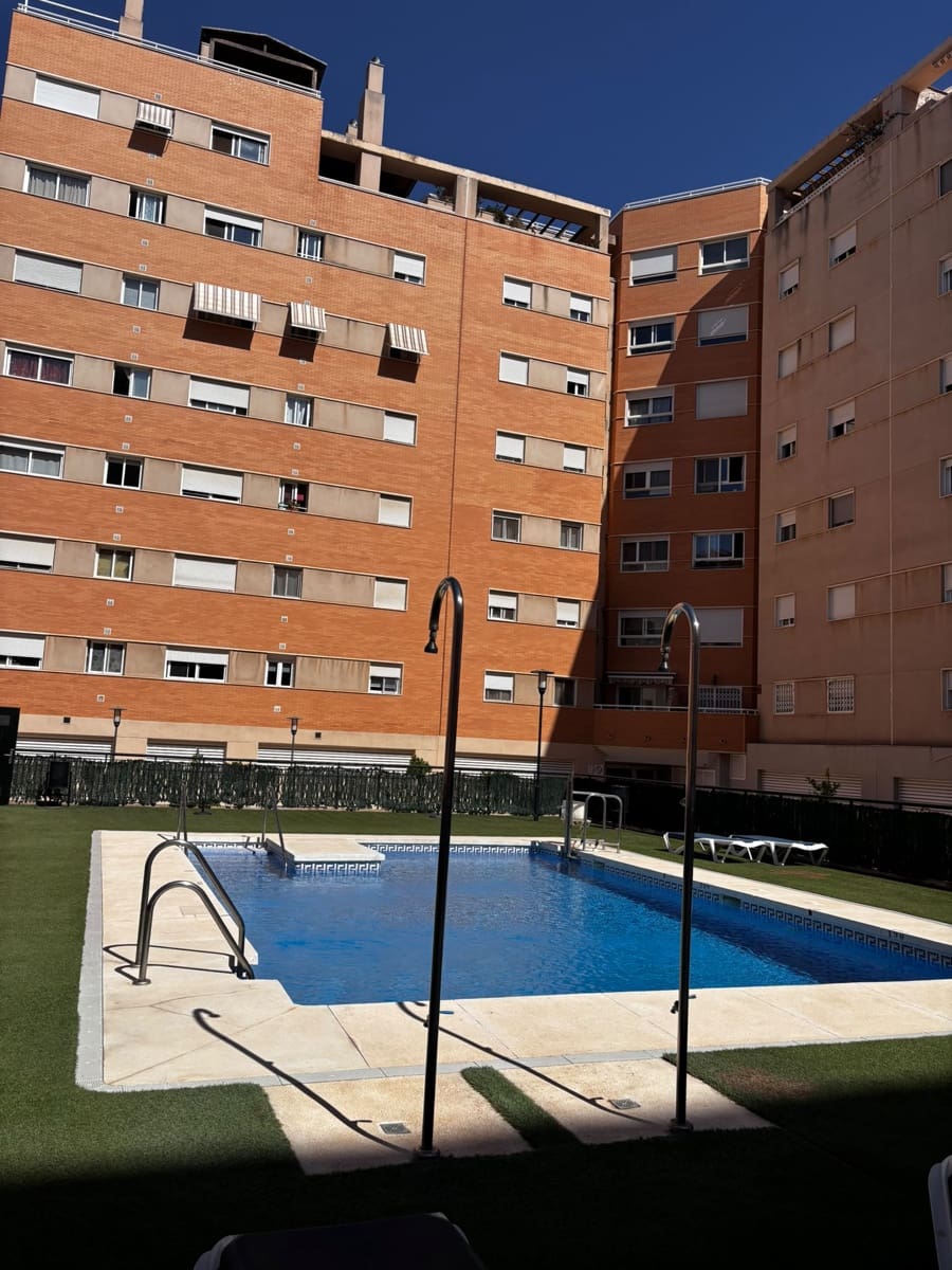 Piso de 3 habitaciones en Málaga ciudad en alquiler con piscina garaje - 1.950 € (Ref: 9925196)