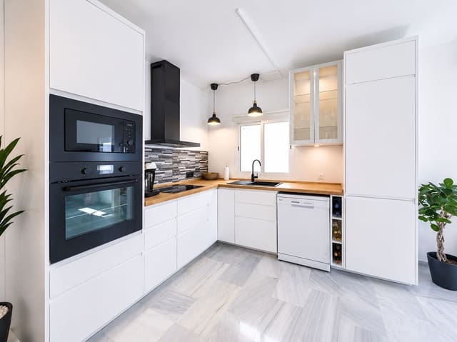 Apartamento de 2 habitaciones en Calahonda, Mijas en alquiler con piscina garaje - 1.950 € (Ref: 9927807)