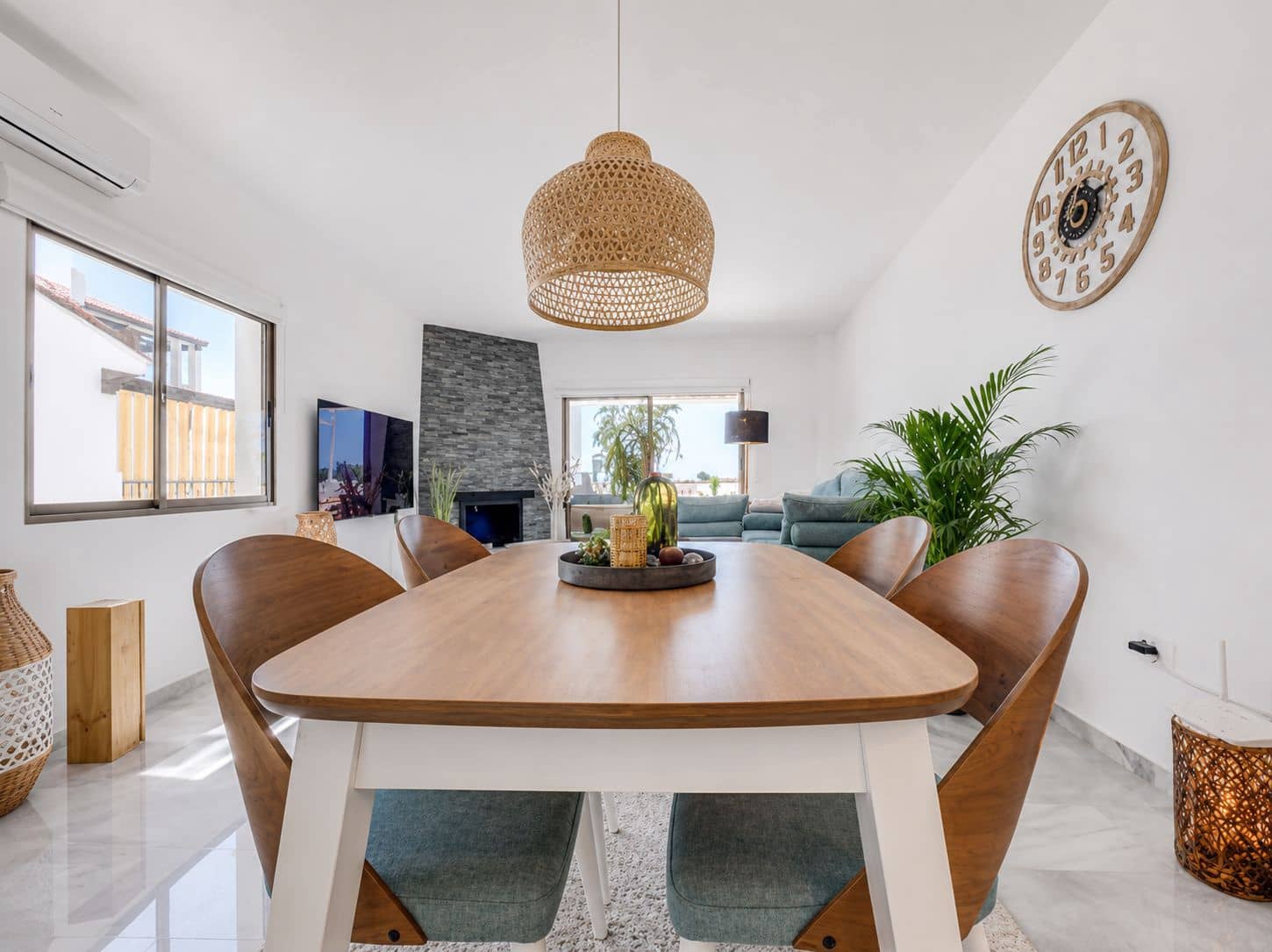 Apartamento de 2 habitaciones en Calahonda en alquiler con piscina garaje - 1.950 € (Ref: 9927807)