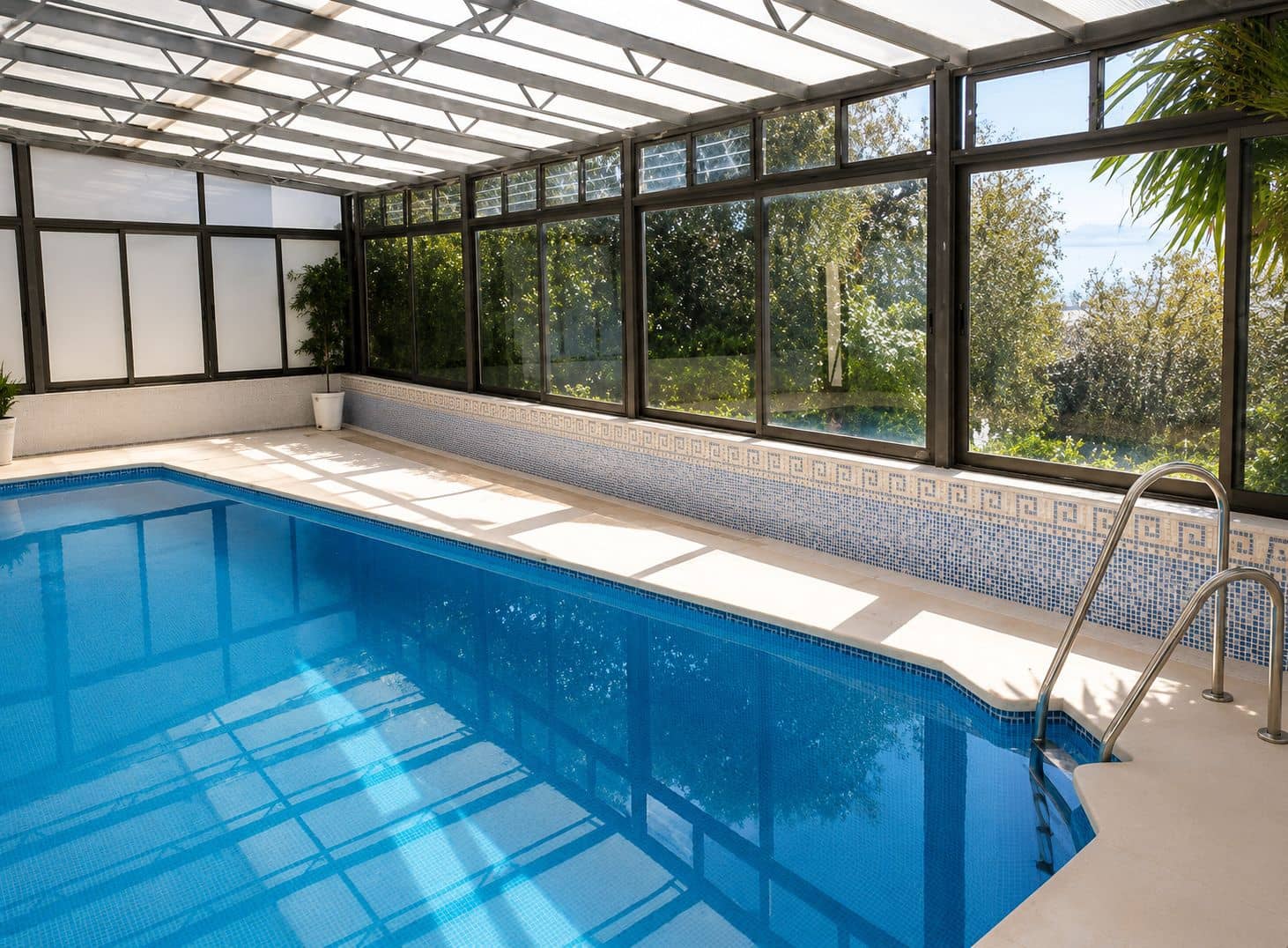 Apartamento de 2 habitaciones en Calahonda en alquiler con piscina garaje - 1.950 € (Ref: 9927807)