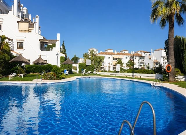 Apartamento de 2 habitaciones en Calahonda, Mijas en alquiler con piscina garaje - 1.950 € (Ref: 9927807)