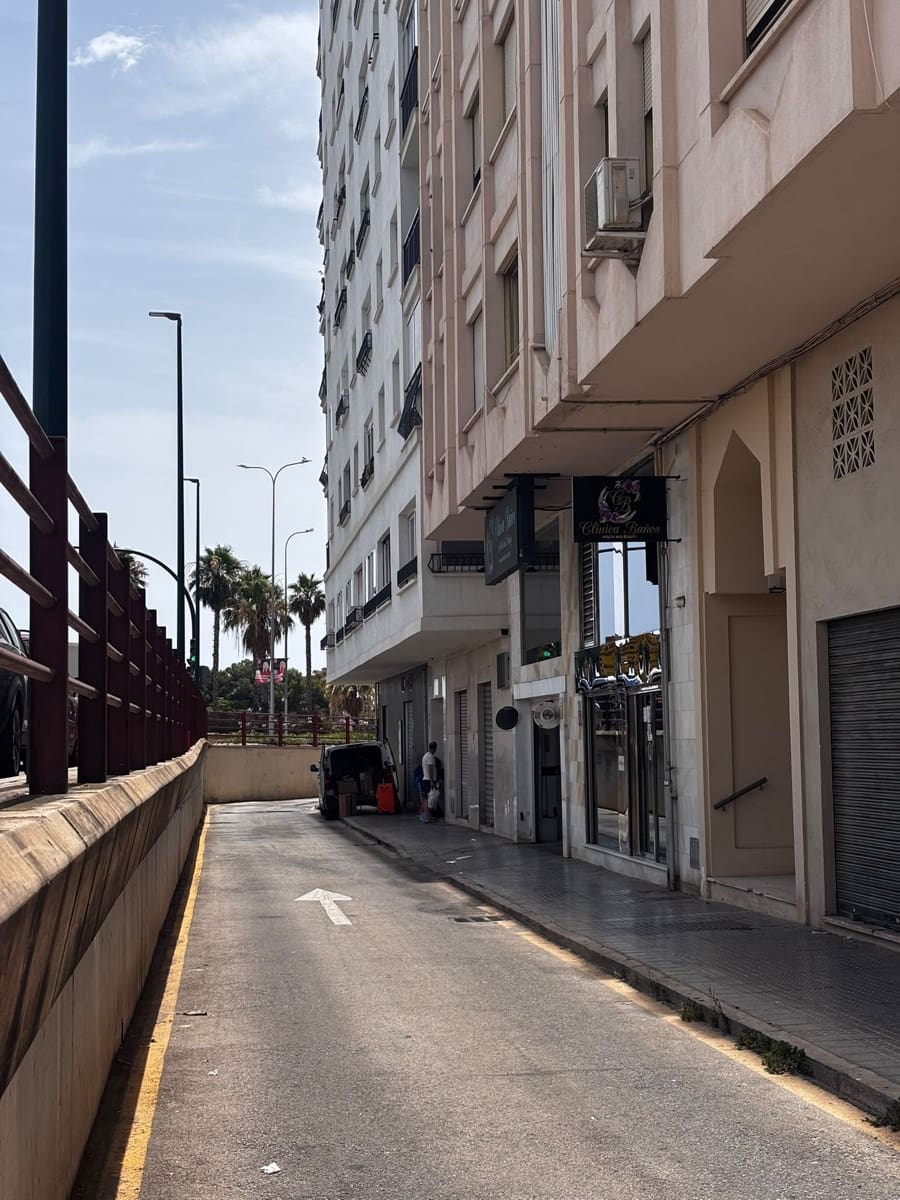 Local en Málaga ciudad en venta con garaje - 357.500 € (Ref: 9927893)