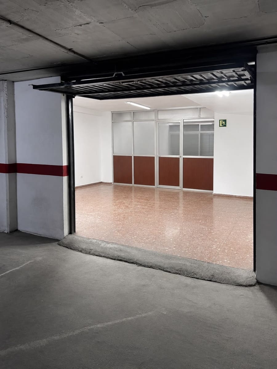 Local en Málaga ciudad en venta con garaje - 357.500 € (Ref: 9927893)