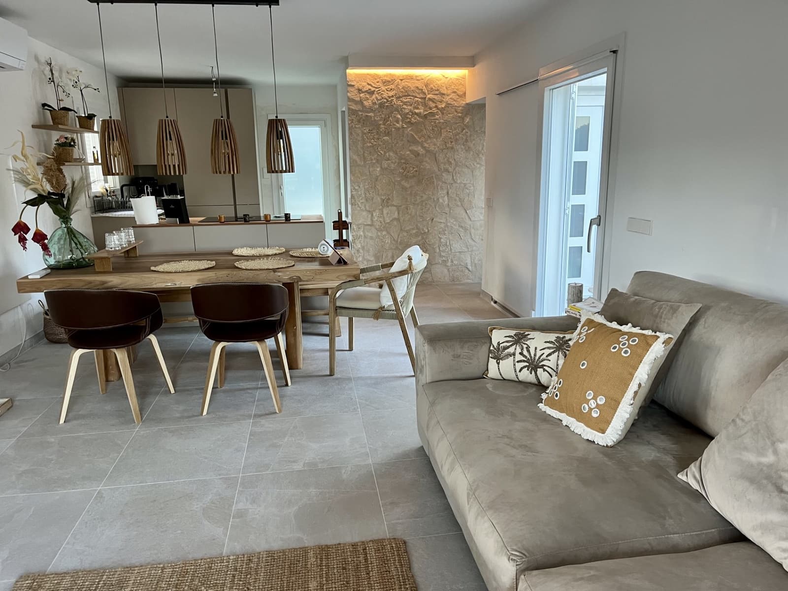 2 bedroom Flat for rent in El Toro / Port Adriano - € 2,400 (Ref: 9839956)