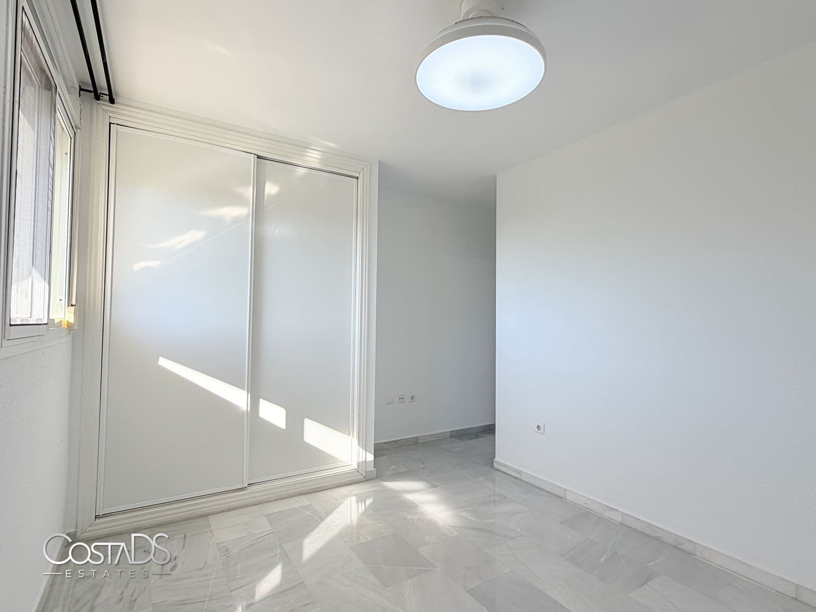 3 bedroom Apartment for sale in Riviera del Sol with pool garage - € 295,000 (Ref: 9838611)