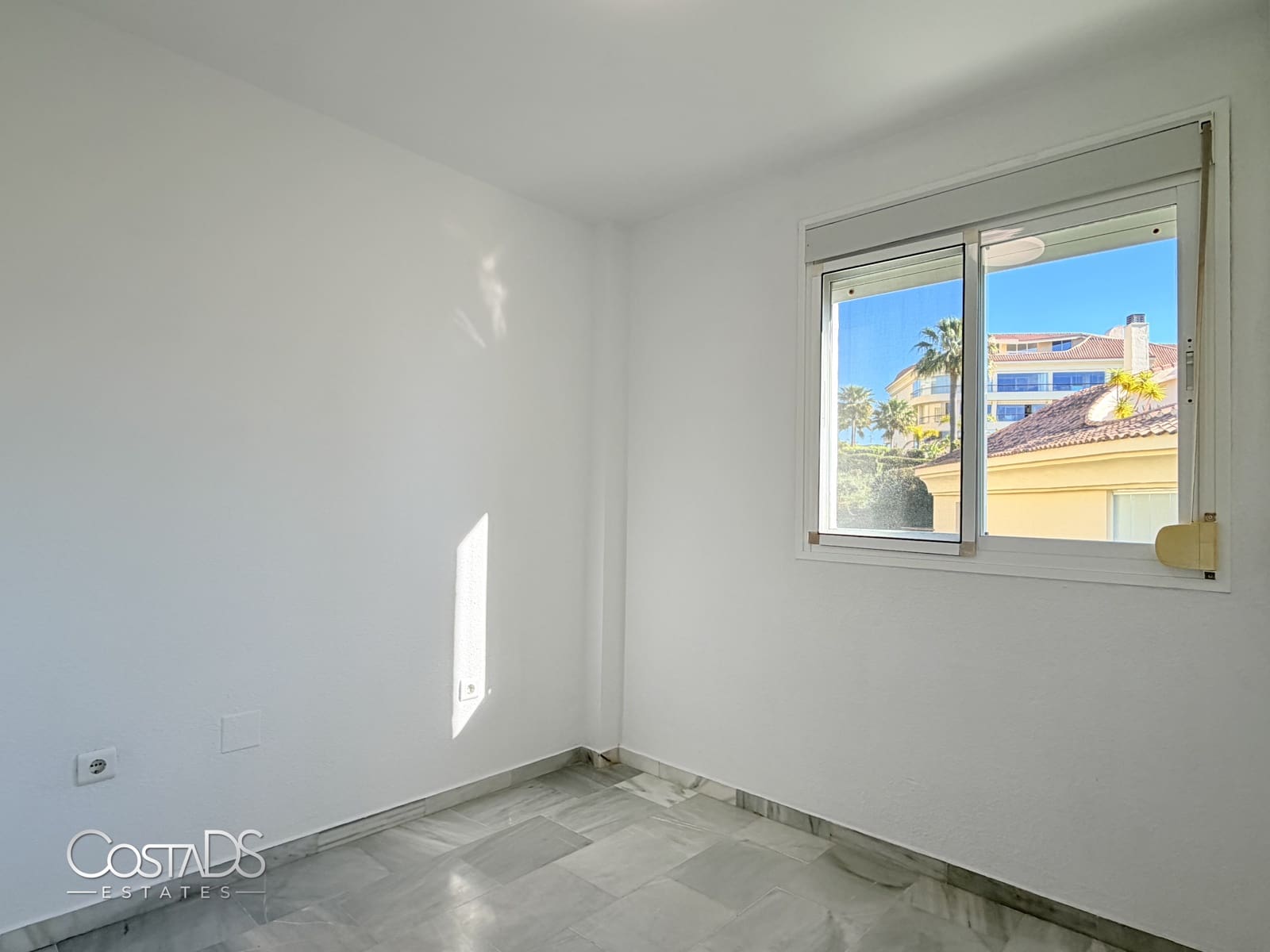 3 bedroom Apartment for sale in Riviera del Sol with pool garage - € 295,000 (Ref: 9838611)