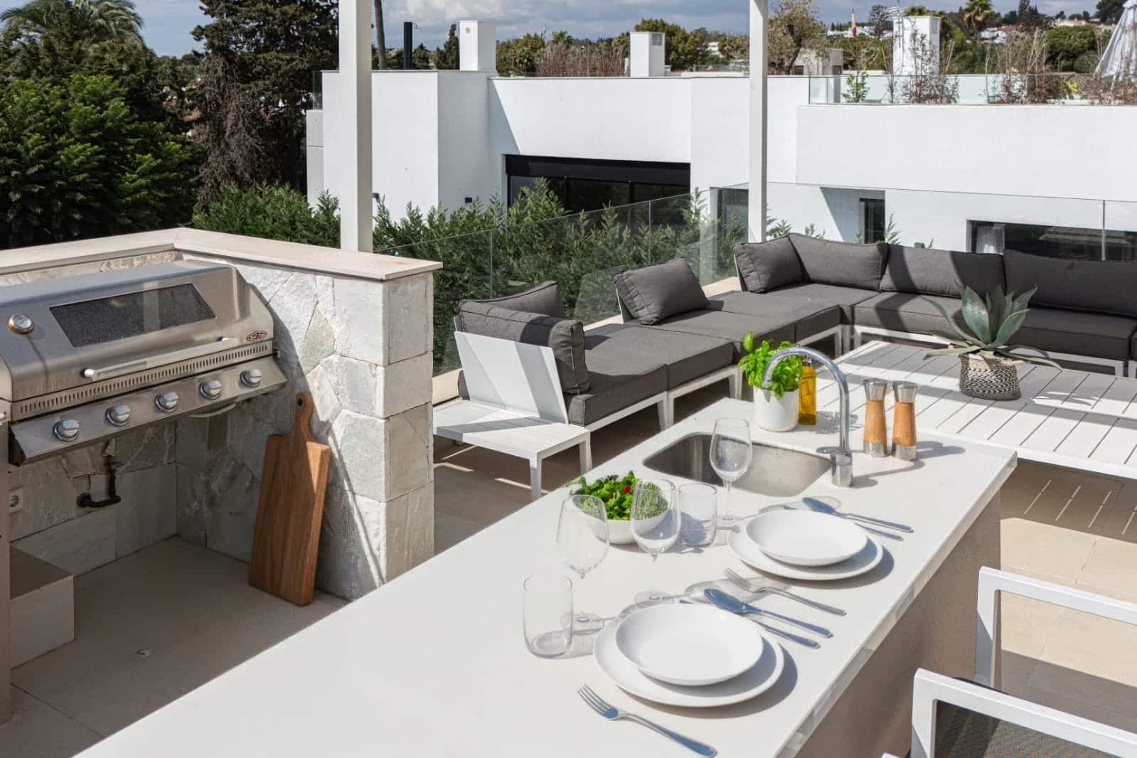 5 bedroom Villa for sale in Golden Mile with pool garage - € 5,450,000 (Ref: 9844440)