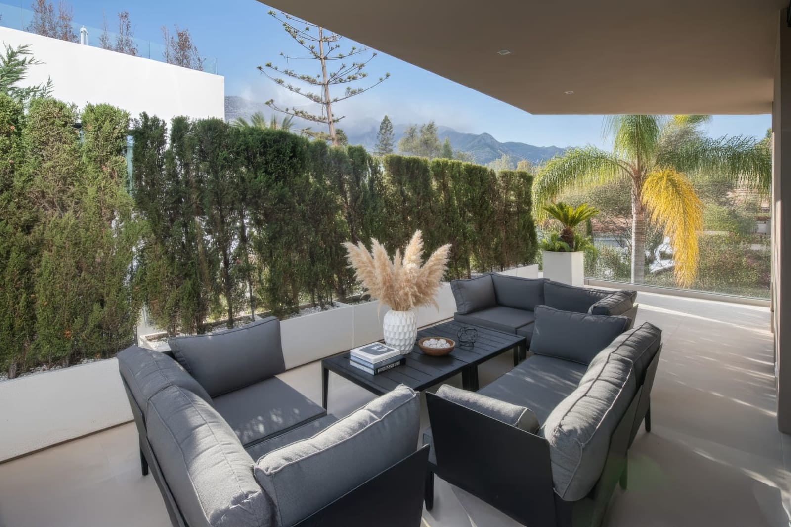 5 bedroom Villa for sale in Golden Mile with pool garage - € 5,450,000 (Ref: 9844440)