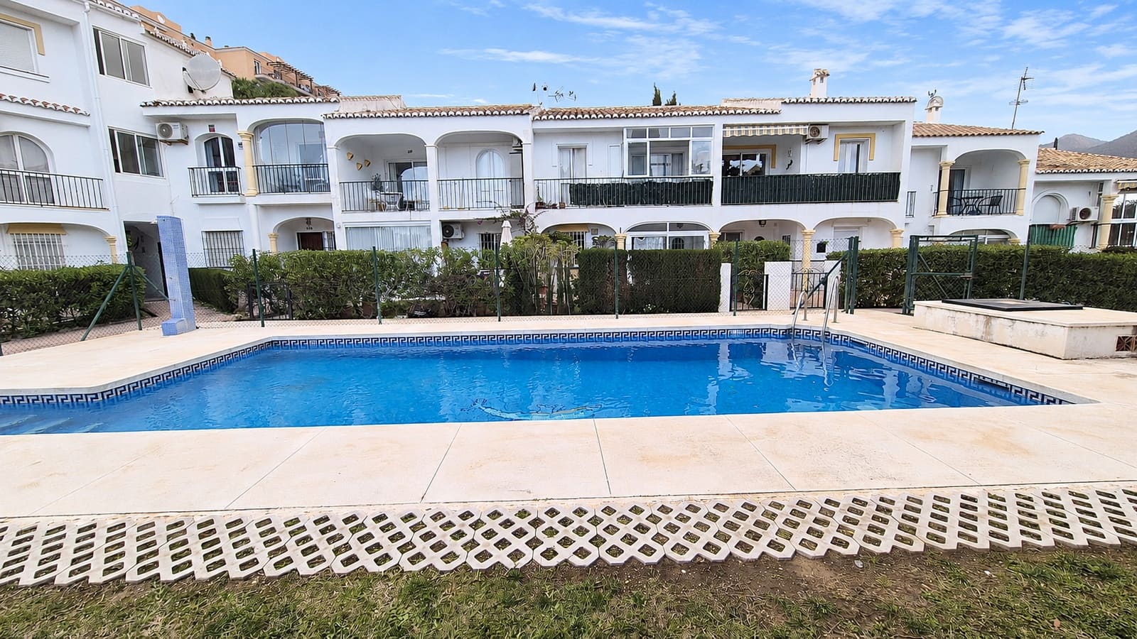 2 soveværelse Lejlighed til salg i Fuengirola med swimmingpool - € 279.000 (Ref: 9848897)