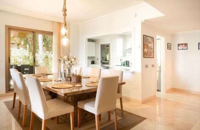 Apartamento de 3 habitaciones en El Paraíso, Benahavís en venta con piscina garaje - 620.000 € (Ref: 10033565)