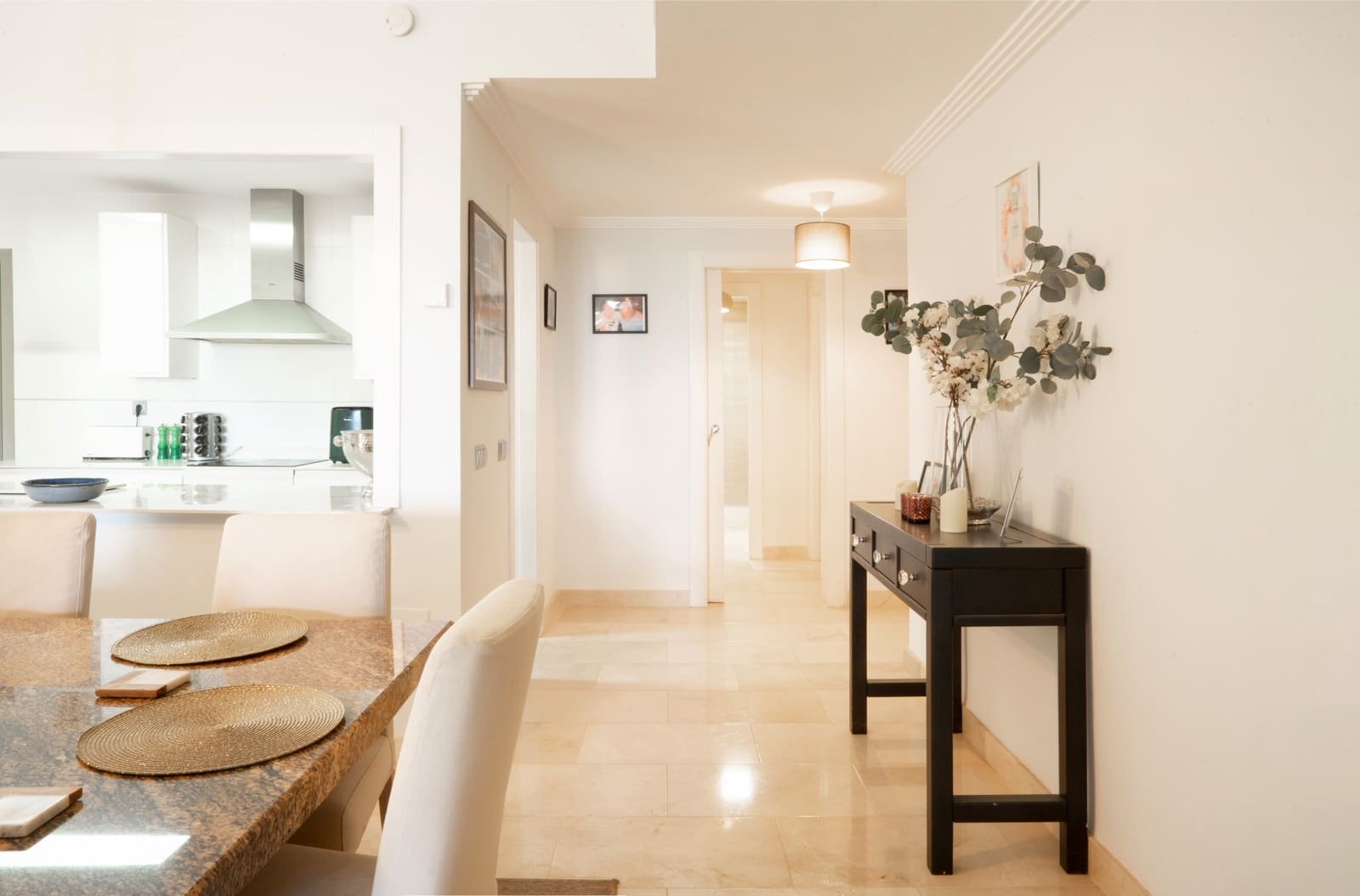 3 quarto Apartamento para venda em Benahavis com piscina garagem - 620 000 € (Ref: 10033565)