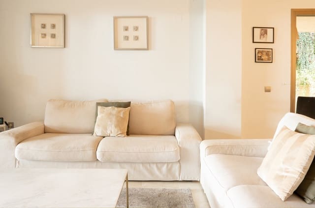 Apartamento de 3 habitaciones en El Paraíso, Benahavís en venta con piscina garaje - 620.000 € (Ref: 10033565)