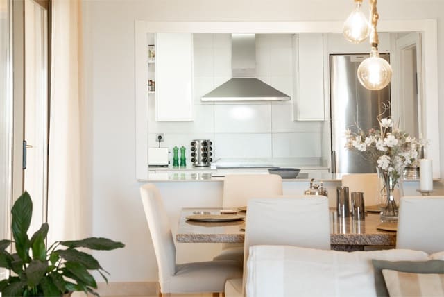 Apartamento de 3 habitaciones en El Paraíso, Benahavís en venta con piscina garaje - 620.000 € (Ref: 10033565)