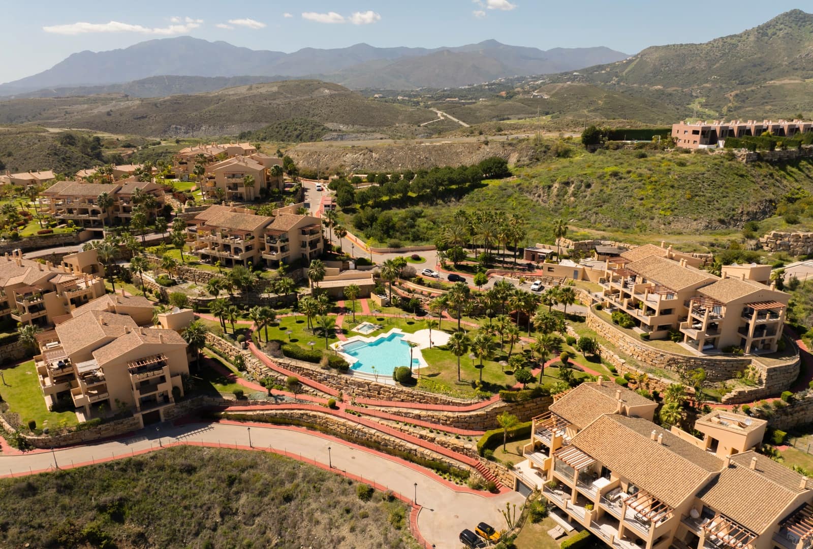 3 quarto Apartamento para venda em Benahavis com piscina garagem - 620 000 € (Ref: 10033565)
