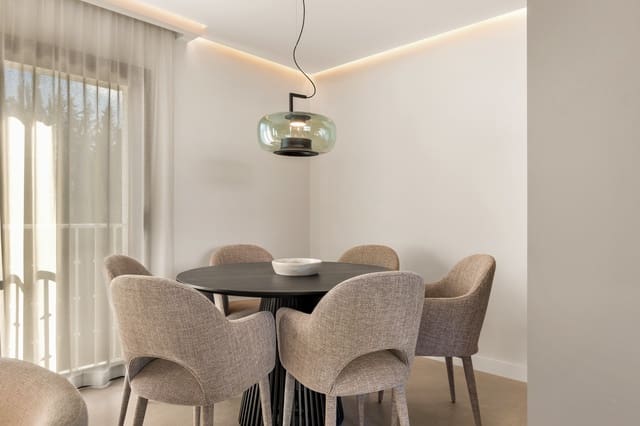 2 chambre Appartement à vendre à Nueva Andalucía Centro, Marbella avec piscine garage - 995 000 € (Ref: 10033566)