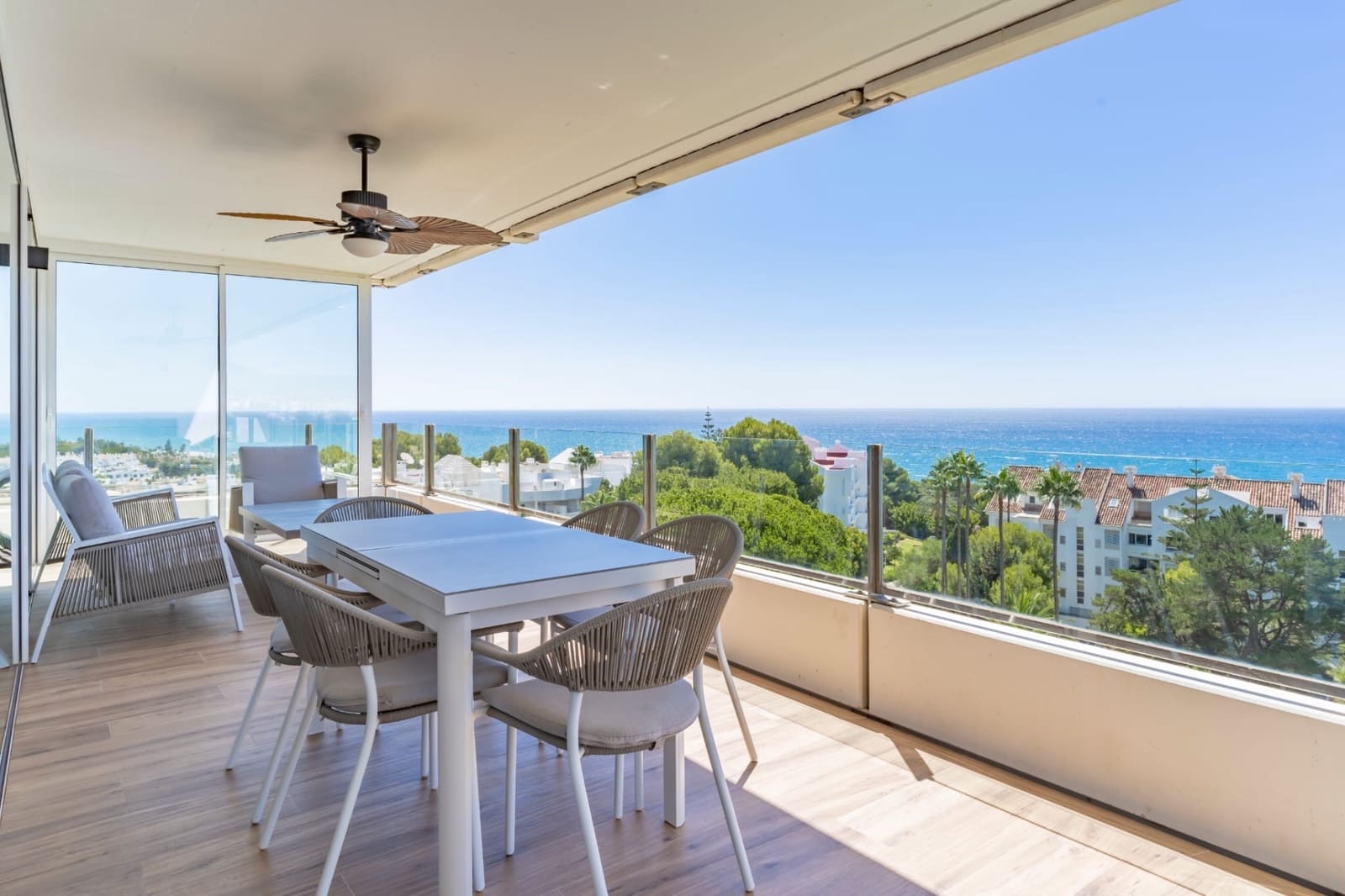 3 chambre Appartement à vendre à Marbella avec piscine garage - 949 000 € (Ref: 10033568)