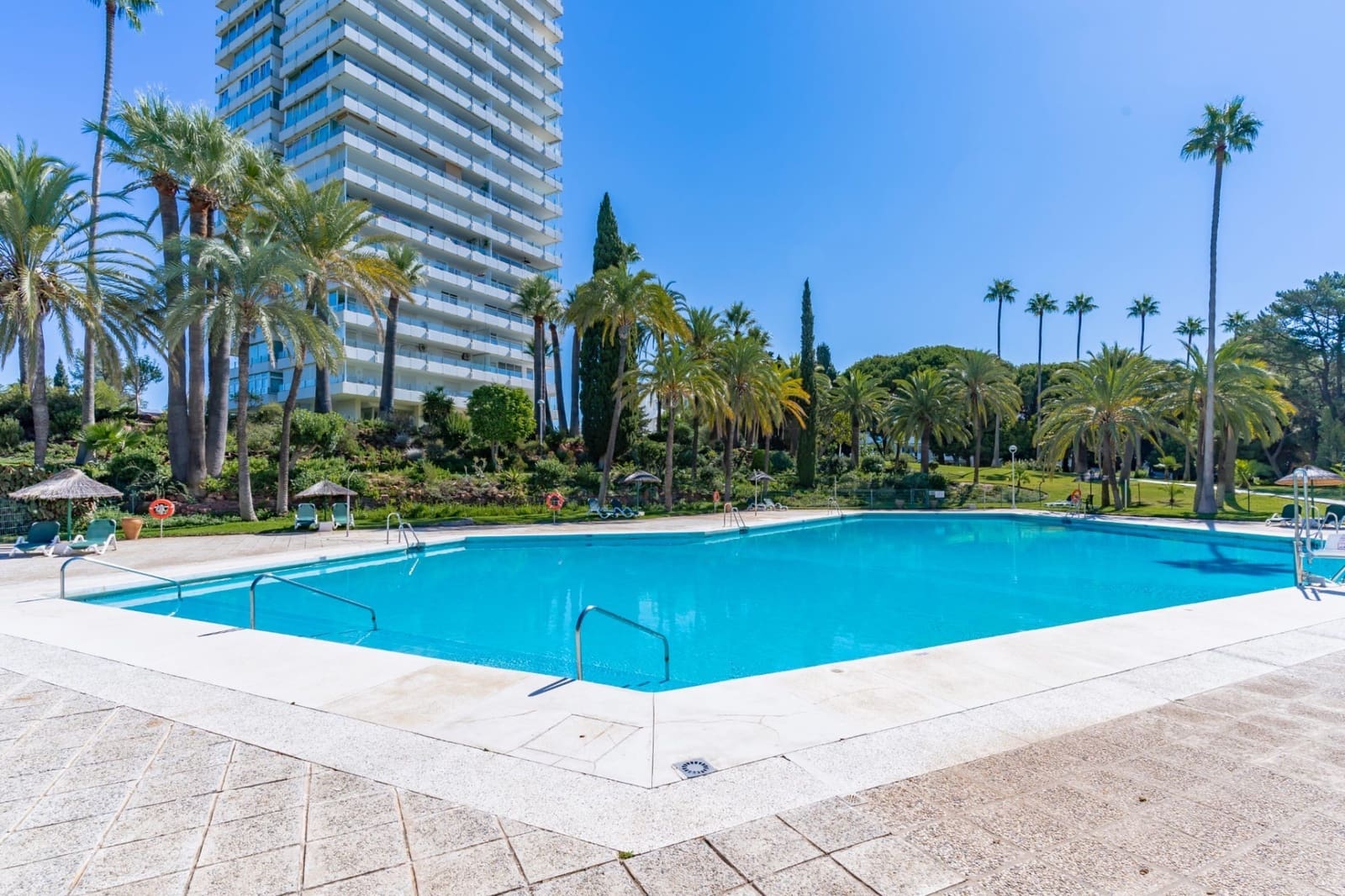 3 chambre Appartement à vendre à Marbella avec piscine garage - 949 000 € (Ref: 10033568)