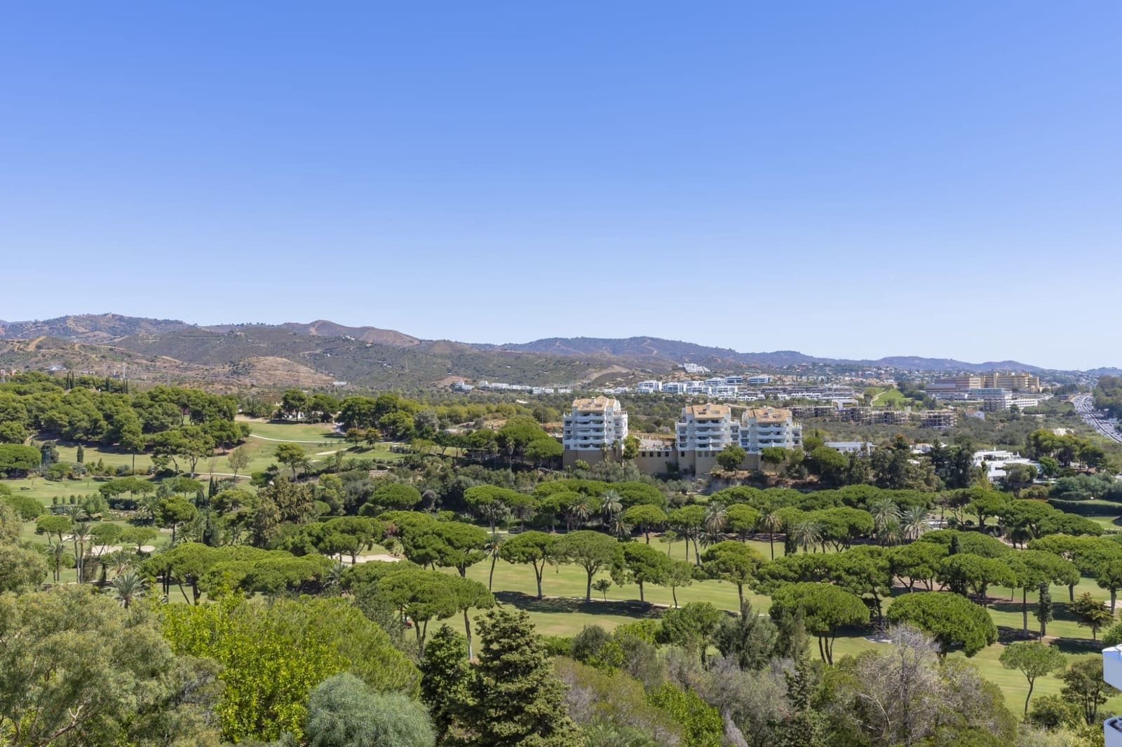 3 chambre Appartement à vendre à Marbella avec piscine garage - 949 000 € (Ref: 10033568)
