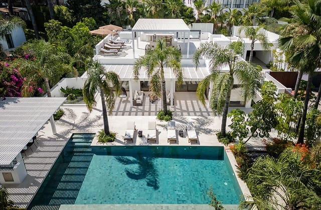4 sypialnia Willa na sprzedaż w Los Naranjos, Marbella z basenem garażem - 4 995 000 € (Ref: 10033574)