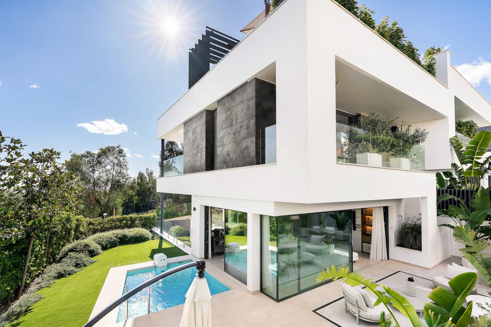 4 soveværelse Villa til salg i Marbella med swimmingpool garage - € 3.500.000 (Ref: 10033575)