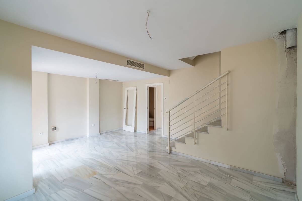 4 sypialnia Dom na sprzedaż w Calahonda z basenem garażem - 699 000 € (Ref: 10033576)