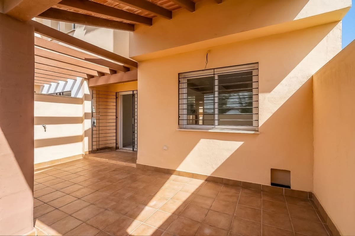 4 sypialnia Dom na sprzedaż w Calahonda z basenem garażem - 699 000 € (Ref: 10033576)