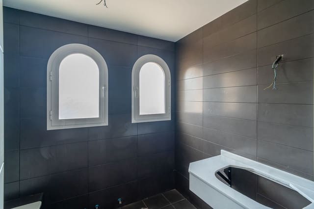 4 sypialnia Dom na sprzedaż w Calahonda, Mijas z basenem garażem - 699 000 € (Ref: 10033576)