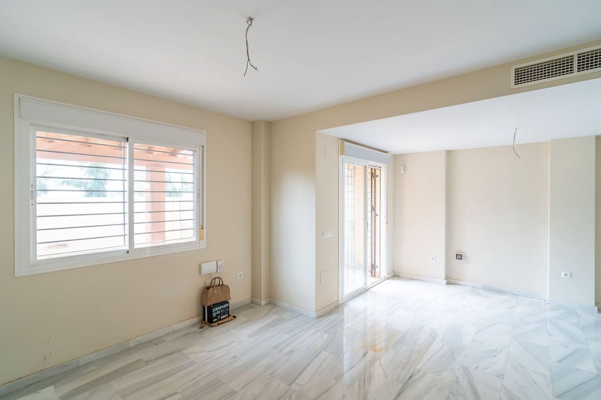 4 sypialnia Dom na sprzedaż w Calahonda z basenem garażem - 699 000 € (Ref: 10033576)