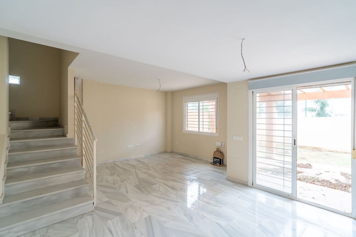 4 sypialnia Dom na sprzedaż w Calahonda z basenem garażem - 699 000 € (Ref: 10033576)