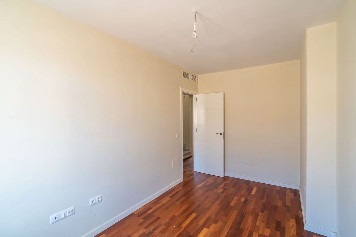 4 sypialnia Dom na sprzedaż w Calahonda z basenem garażem - 699 000 € (Ref: 10033576)