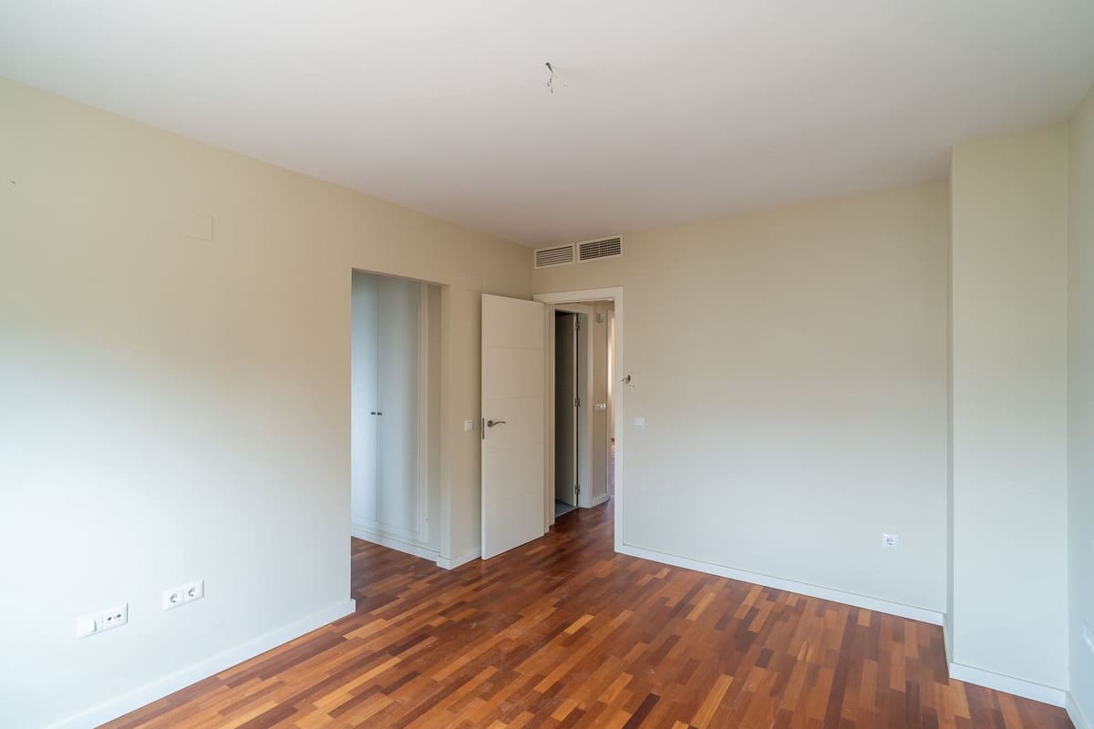 4 sypialnia Dom na sprzedaż w Calahonda z basenem garażem - 699 000 € (Ref: 10033576)