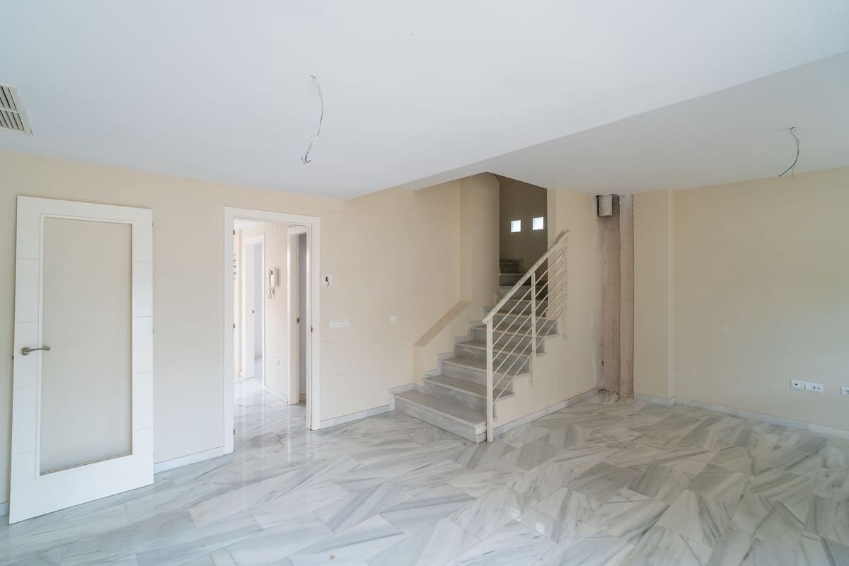 4 sypialnia Dom na sprzedaż w Calahonda z basenem garażem - 699 000 € (Ref: 10033576)