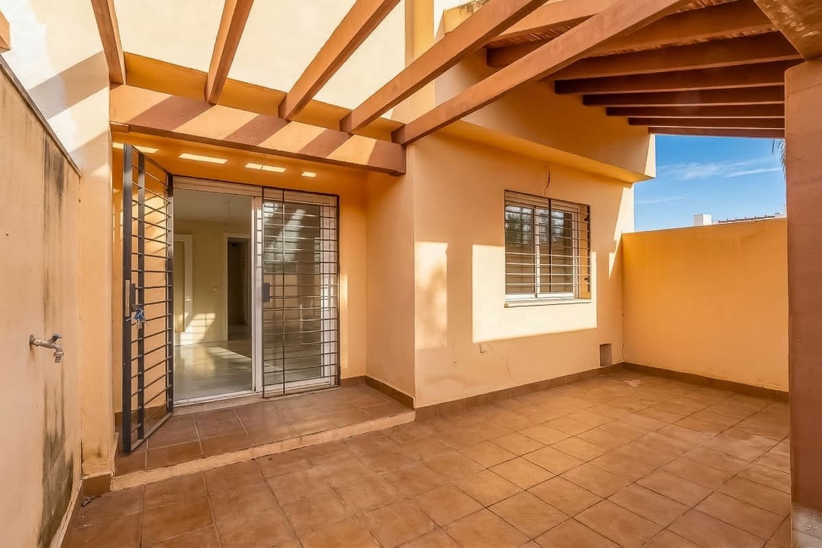 4 sypialnia Dom na sprzedaż w Calahonda z basenem garażem - 699 000 € (Ref: 10033576)