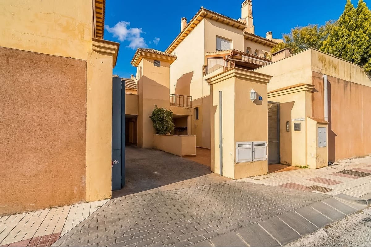 4 sypialnia Dom na sprzedaż w Calahonda z basenem garażem - 699 000 € (Ref: 10033576)