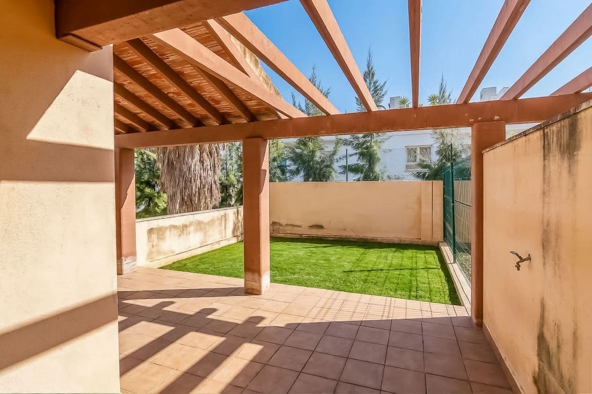 4 sypialnia Dom na sprzedaż w Calahonda z basenem garażem - 699 000 € (Ref: 10033576)