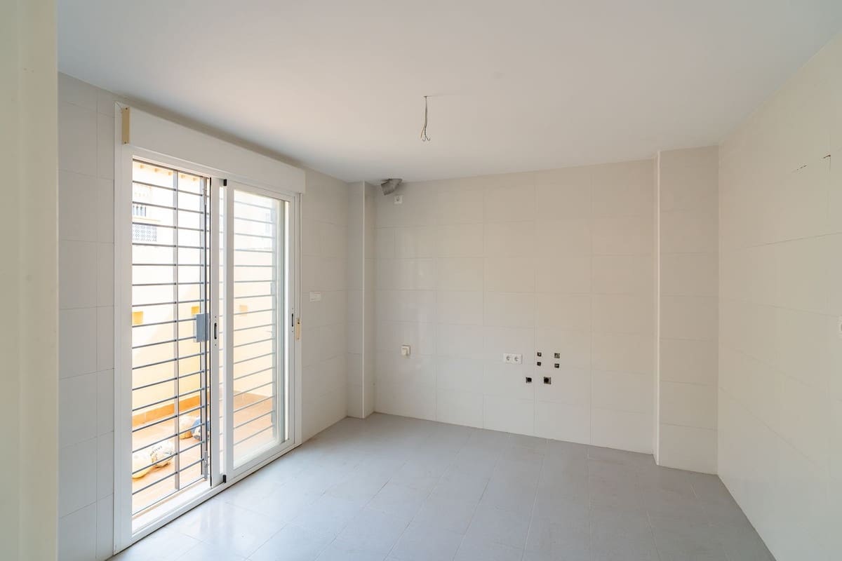 4 sypialnia Dom na sprzedaż w Calahonda z basenem garażem - 699 000 € (Ref: 10033576)