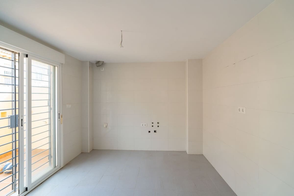 4 sypialnia Dom na sprzedaż w Calahonda z basenem garażem - 699 000 € (Ref: 10033576)