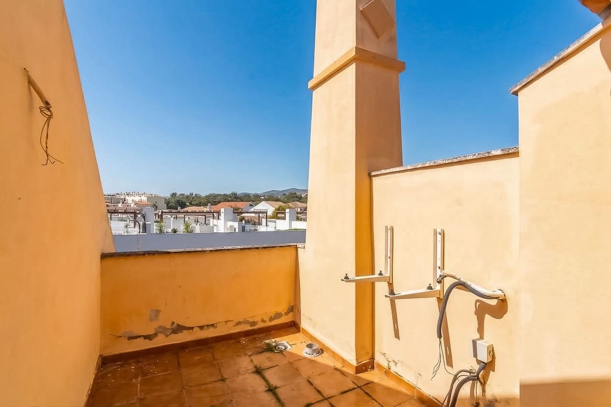 4 sypialnia Dom na sprzedaż w Calahonda z basenem garażem - 699 000 € (Ref: 10033576)