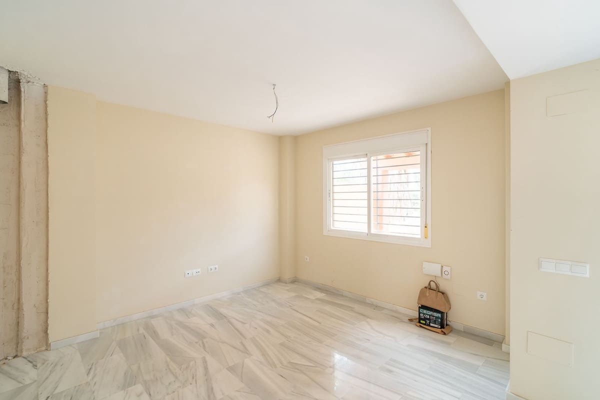 4 sypialnia Dom na sprzedaż w Calahonda z basenem garażem - 699 000 € (Ref: 10033576)