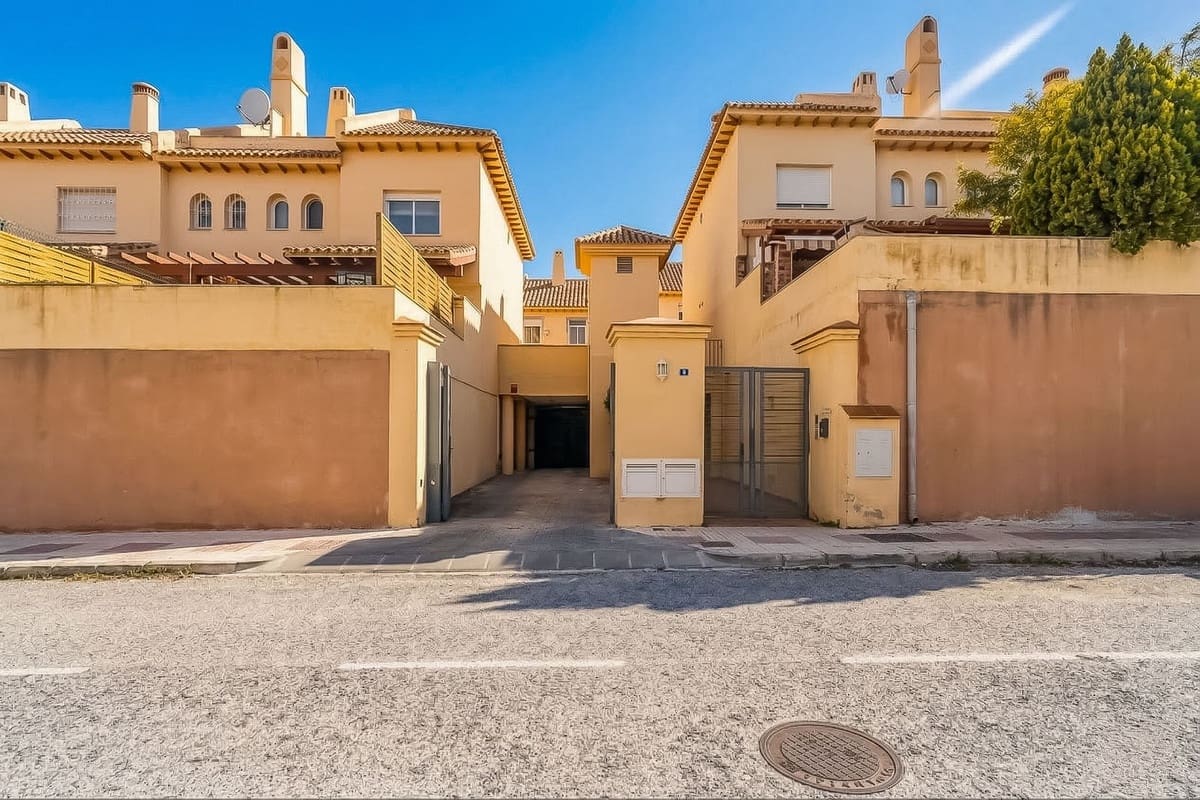 4 sypialnia Dom na sprzedaż w Calahonda z basenem garażem - 699 000 € (Ref: 10033576)