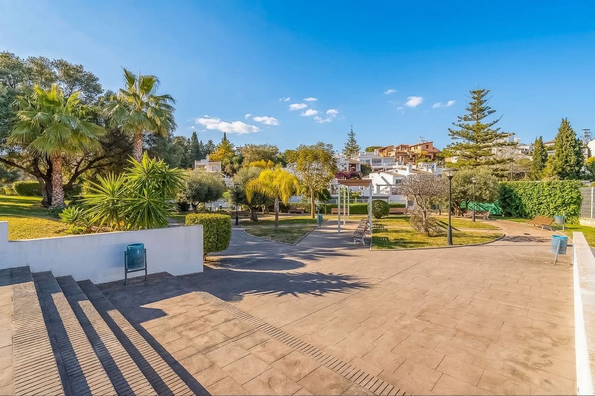4 sypialnia Dom na sprzedaż w Calahonda z basenem garażem - 699 000 € (Ref: 10033576)