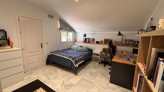 4 makuuhuone Huoneisto myytävänä paikassa Golden Mile, Marbella mukana uima-altaan 
autotalli - 875 000 € (Ref: 10044644)