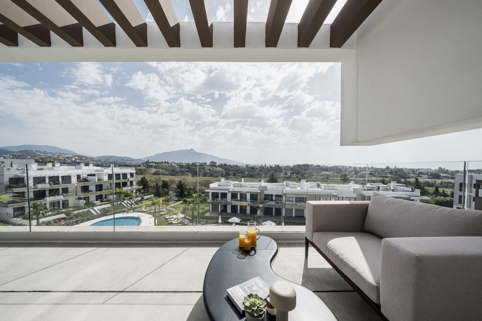3 chambre Penthouse à vendre à Estepona avec piscine garage - 895 000 € (Ref: 10044646)