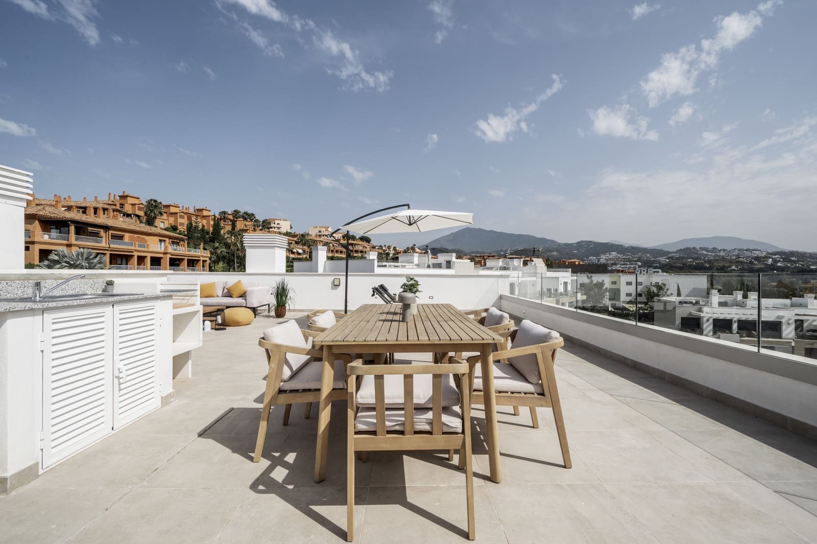 3 chambre Penthouse à vendre à Estepona avec piscine garage - 895 000 € (Ref: 10044646)