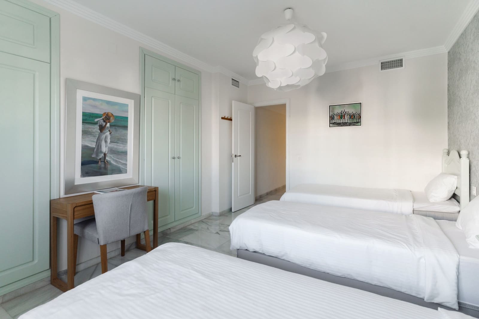 2 bedroom Apartment for sale in Nueva Andalucia with pool garage - € 795,000 (Ref: 10044647)