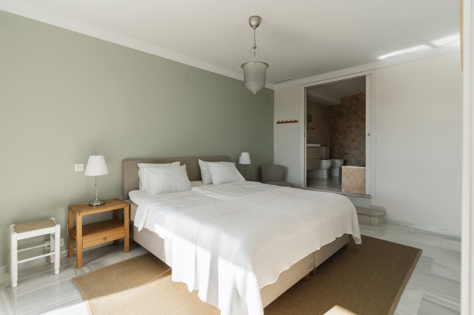2 bedroom Apartment for sale in Nueva Andalucia with pool garage - € 795,000 (Ref: 10044647)