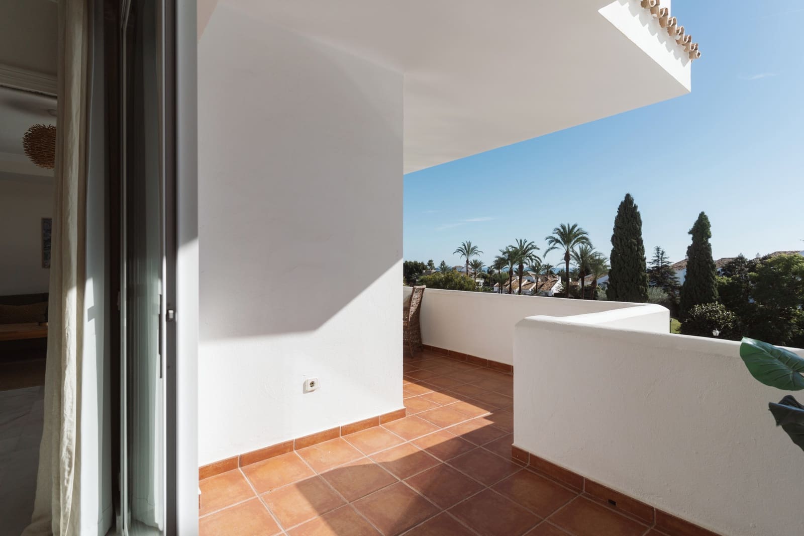 2 bedroom Apartment for sale in Nueva Andalucia with pool garage - € 795,000 (Ref: 10044647)