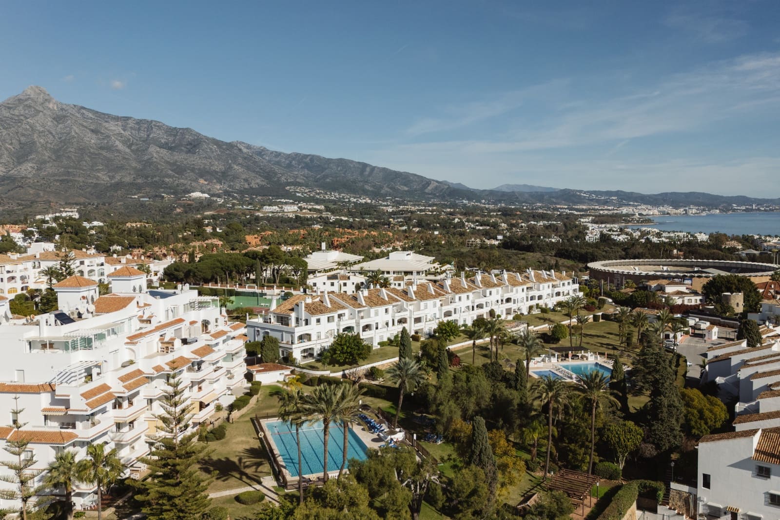 2 bedroom Apartment for sale in Nueva Andalucia with pool garage - € 795,000 (Ref: 10044647)
